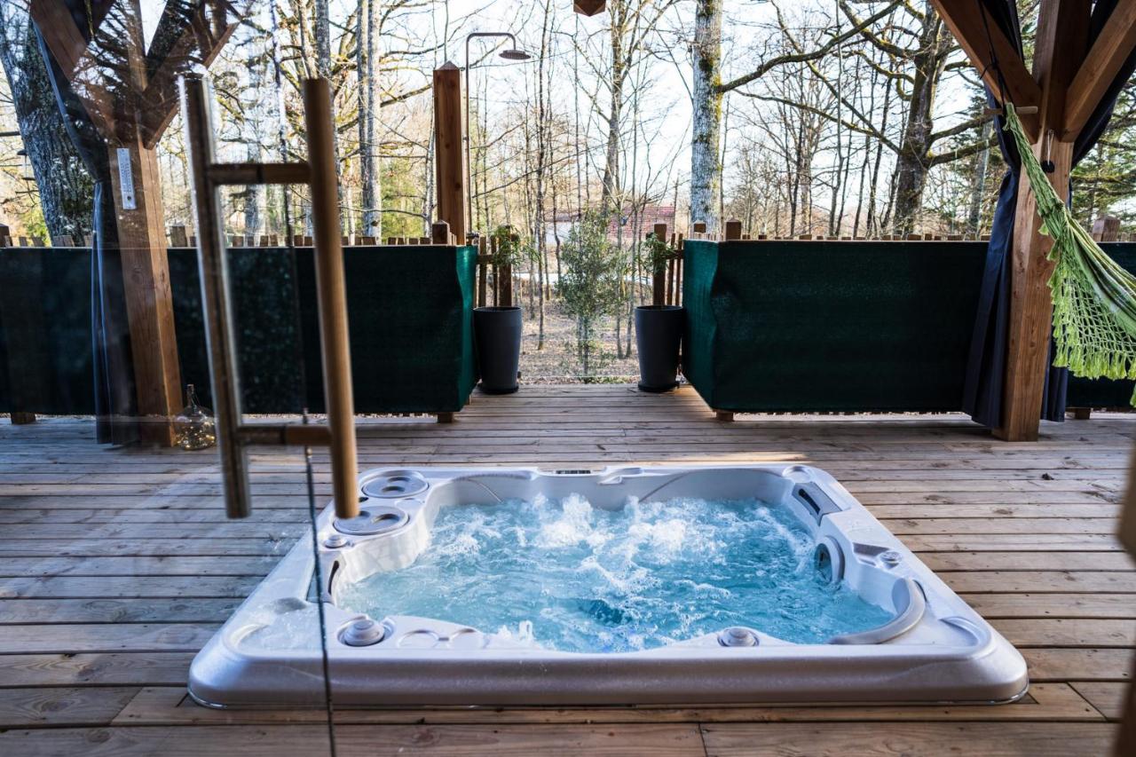Charmante Cabane Dans Les Arbres Avec Jacuzzi Et Sauna Boismorand Exterior photo