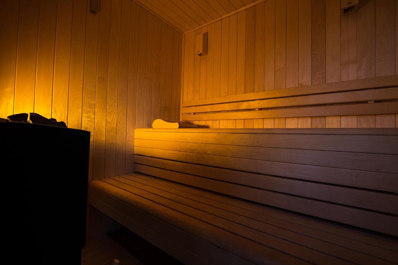 Charmante Cabane Dans Les Arbres Avec Jacuzzi Et Sauna Boismorand Exterior photo