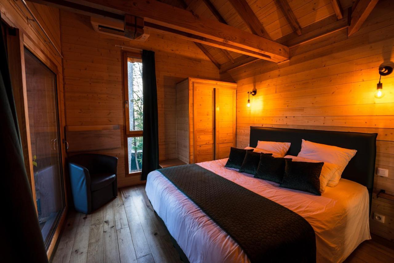 Charmante Cabane Dans Les Arbres Avec Jacuzzi Et Sauna Boismorand Exterior photo