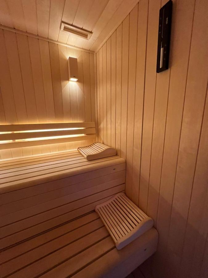 Charmante Cabane Dans Les Arbres Avec Jacuzzi Et Sauna Boismorand Exterior photo