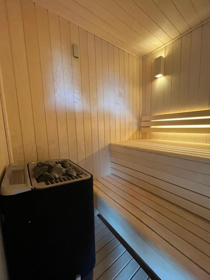Charmante Cabane Dans Les Arbres Avec Jacuzzi Et Sauna Boismorand Exterior photo
