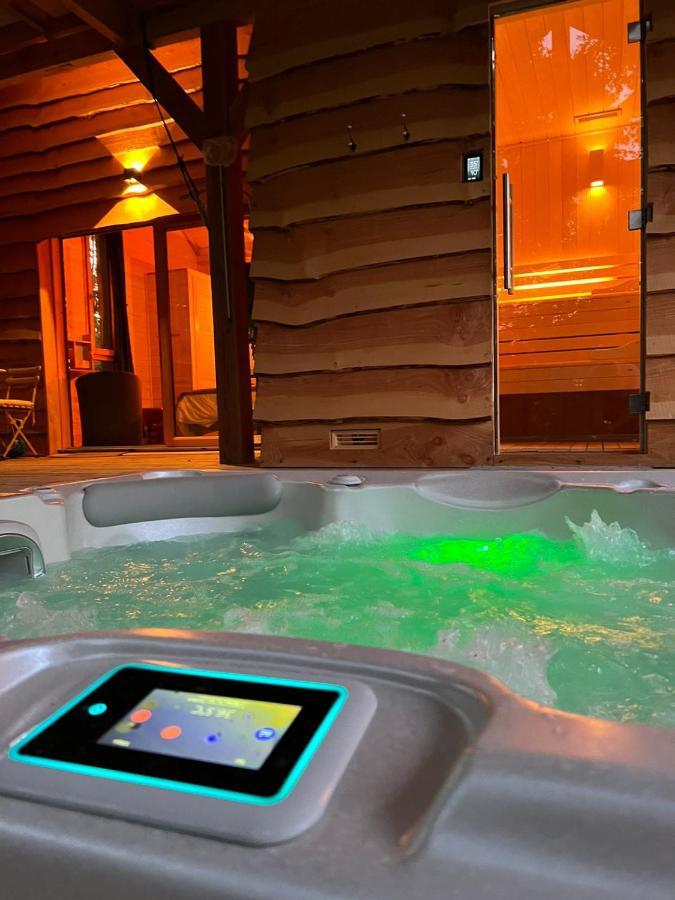 Charmante Cabane Dans Les Arbres Avec Jacuzzi Et Sauna Boismorand Exterior photo